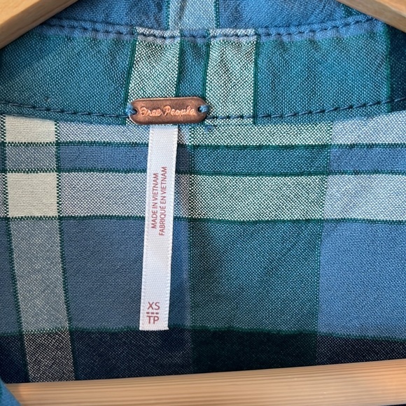 Free People | Loveland Plaid Frayed‎ Hem Shirt *NWT xs - Picture 4 of 9